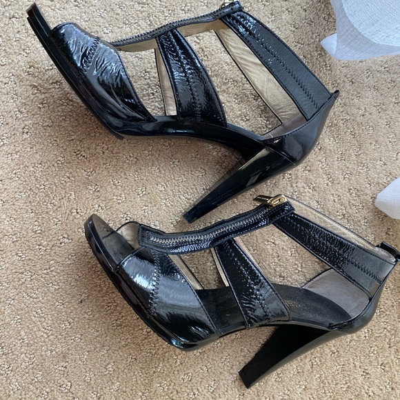 ✨SOLD✨Michael Kors Pumps - Picture 4 of 5